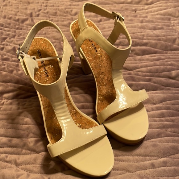 Newport News Shoes Nwot Cream Color Sandals 3 Poshmark
